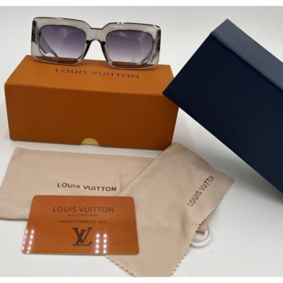 NWT-Louis Vuitton Monogram Flower Rectangle Sunglasses - Grey Transparent - Picture 1 of 9